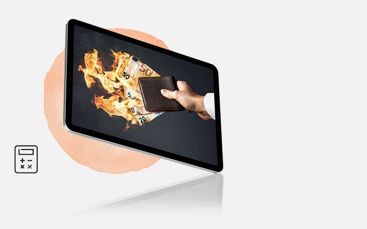 Inflationsrechner: Bild zeigt Tablet mit Hand und Geld. Geld brennt.